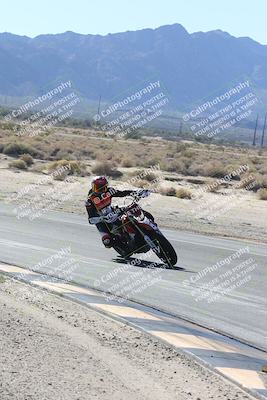 media/Dec-01-2025-Moto Forza (Mon) [[2daa91e15f]]/3-Beginner Group/Session 3 (Turn 16 Inside)/